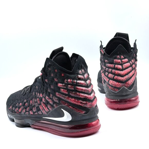 Nike LeBron 17 'Infrared VI' - Picture 5 of 11